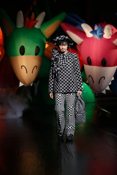 Look 32